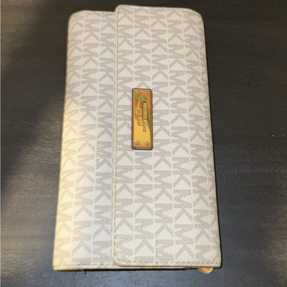 Michael Kors trifold white wallet